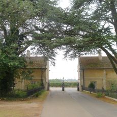 Pilsgate Lodges (North East Gate), Gates And Gatepiers