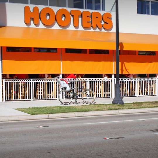 Hooters