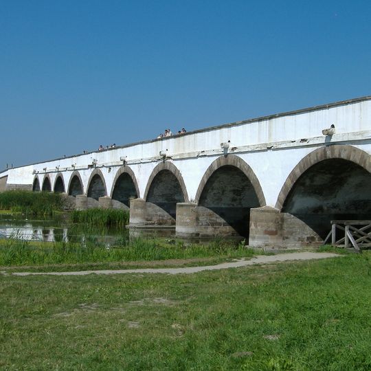 Nine-holed Bridge