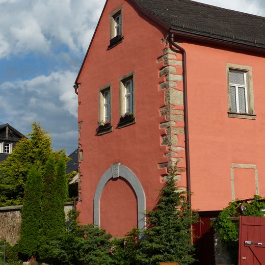 Wohnhaus mit rückwärtigem Nebengebäude