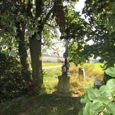 Kříž mezi Znosimí a Domašínem