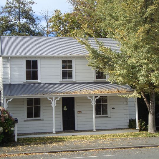 Cottage at 402 Montreal Street