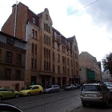 Īres nams ar veikalu