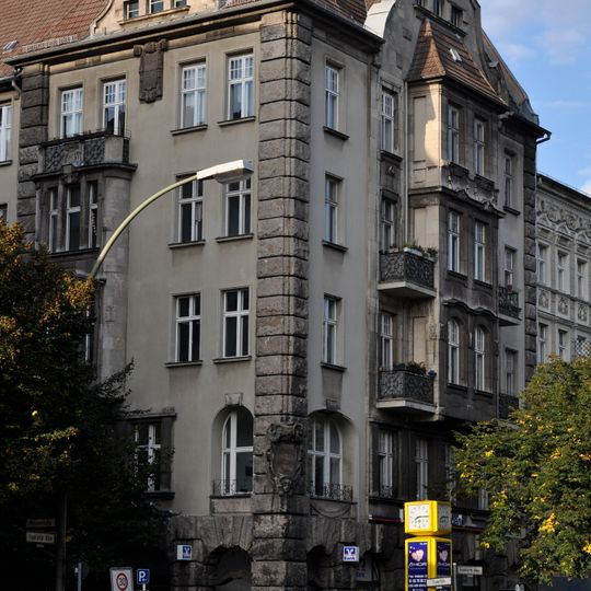 Wohn- und Geschäftshaus Frankfurter Allee 84, Finowstraße 1