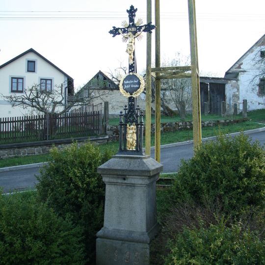 Kříž v Horních Dvorcích