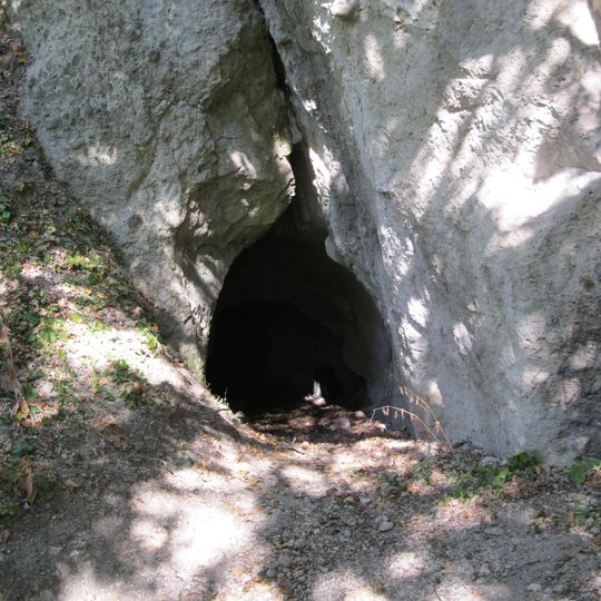Sas-kövi Cave