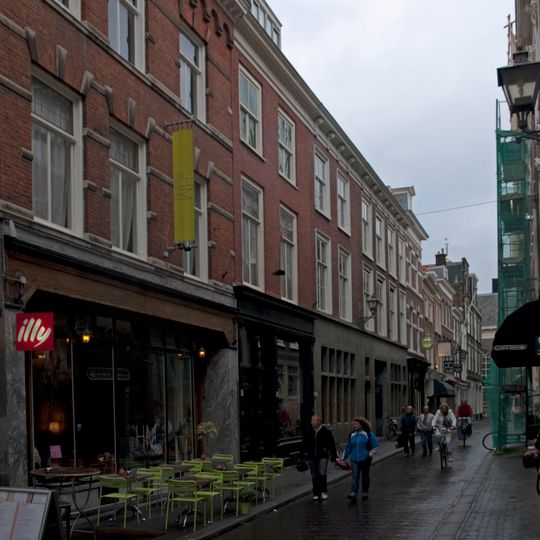 Winkel-woonhuis en winkelinterieur in eclectische stijl