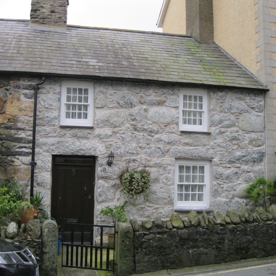 No 4, Ffordd Castell  (Previously Listed as No 2, Castle Street, Old Castle