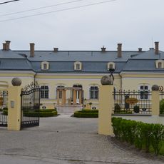 Kaštieľ a park, kaštieľ