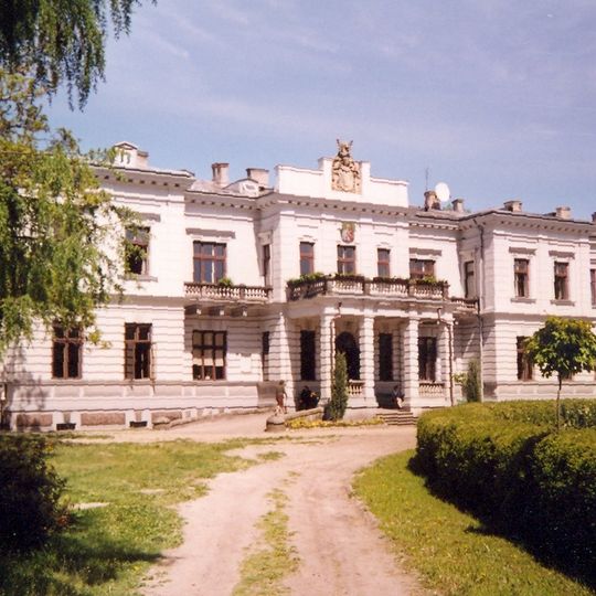 Pałac, Szkolna 2 w Szymanowie