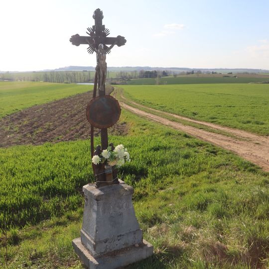 Kříž u cesty severně od Rácovic