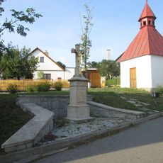 Kříž u kaple v Útěchovicích