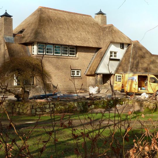 Villa "De herrezen jager"