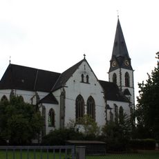 Katholische Pfarrkirche St. Nikolaus und Pfarrhaus