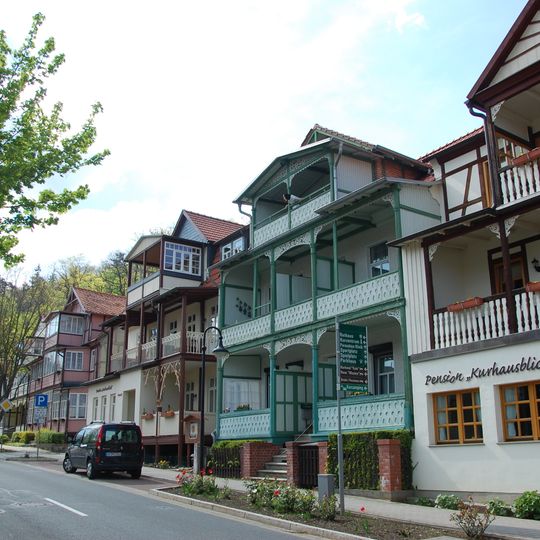 Brinkstraße 13, 20, 22, 24, 26, 28, 30, 32, 34, 36, 38; Rathausplatz 1, 3