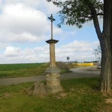 Kříž u hřiště v Nehvizdech