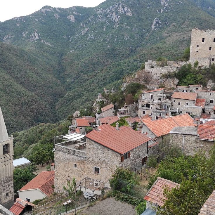 Castelvecchio di Rocca Barbena
