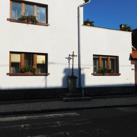 Kříž v Pyšelích v Husově ulici