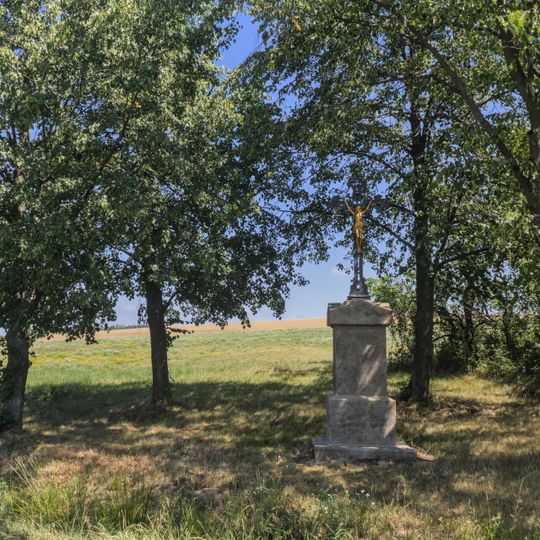 Kříž u silnice severně od Vyskeře