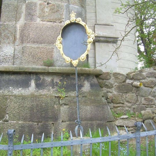 Rámeček obrázku u vchodu do kostela