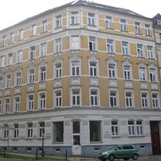 Mietshaus in geschlossener Bebauung in Ecklage Lessingplatz 8