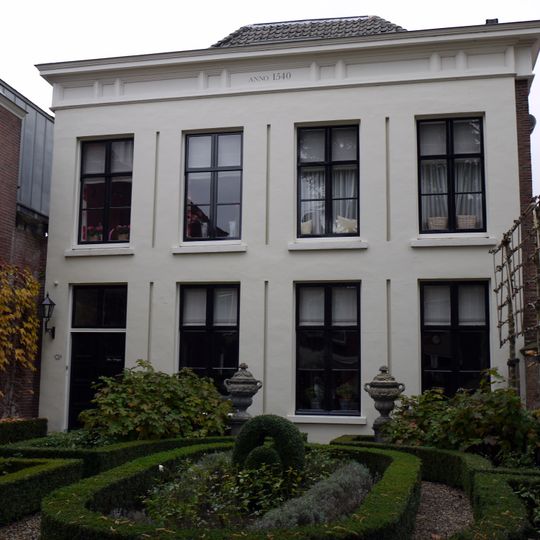 Huis met Empire gevel