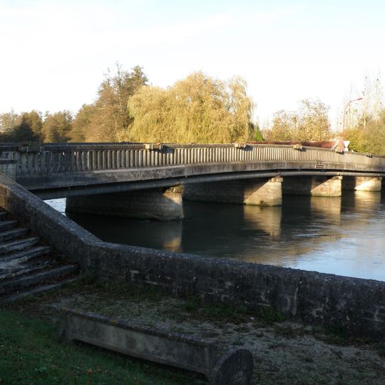 Pont sur la Seine à Fouchères