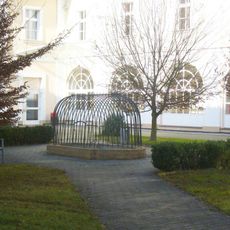 Kašna na nádvoří zámku ve Snědovicích