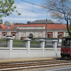 Ogrodzenie z 4 bramami