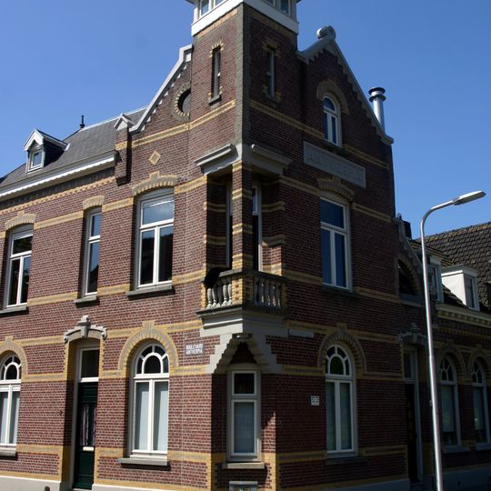 Woonhuis met kenmerken van de Art-Nouveau