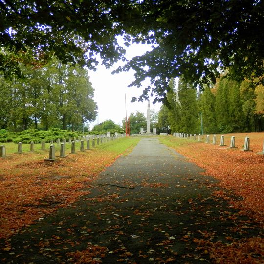 Vojenský cintorín sov. armády, hroby s náhrobníkmi