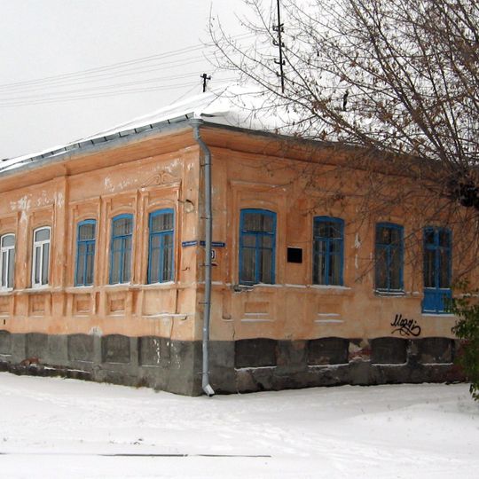 Дом жилой Ушковых с воротами. Здесь размещался штаб 4-го уральского полка
