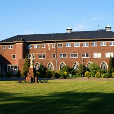 Klooster Mariënkroon, hoofdgebouw