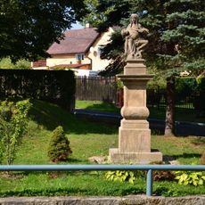 Socha Piety na návsi v Bynovci