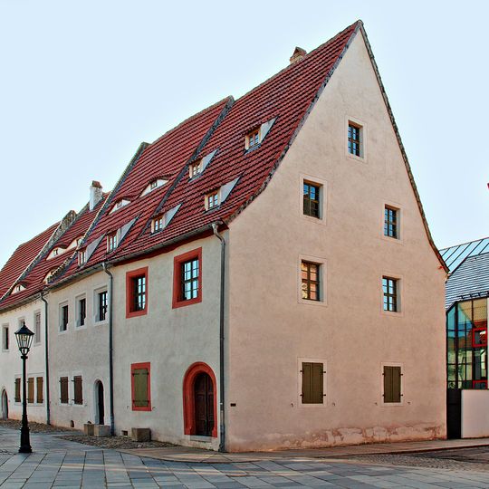 Wohnhaus in halboffener Bebauung und in Ecklage Domhof 8