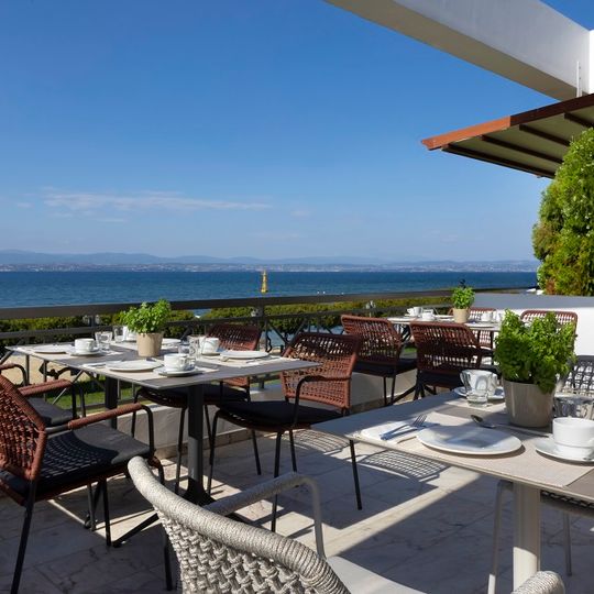 Negroponte Resort