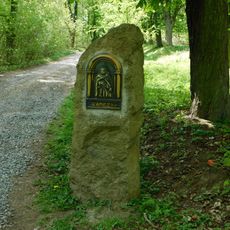 Reliéf svaté Anežky na Cestě českých svatých u Petrohradu