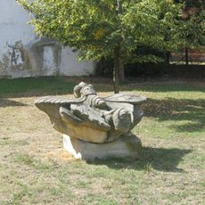 Socha Smrtihlav v parku v Komenského ulici v Kadani