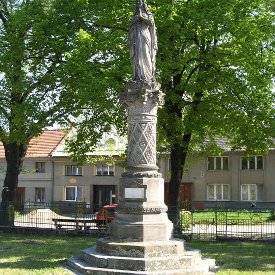 Sloup se sochou Panny Marie