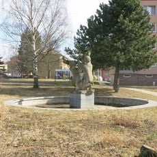 Socha Rodina v Družební ulici v Ostrově nad Ohří