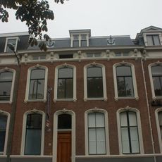 Statig woonhuis van harmonische architectuur