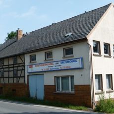Linker Teil eines Bauernhauses Geißmannsdorfer Straße 22