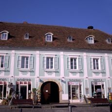 Bürgerhaus, ehem. Platzkaserne (18. Jh.)