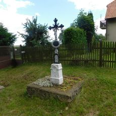 Kříž u domu č. 33 v Chýstovicích