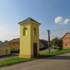 Zvonice v Krakořicích na návsi