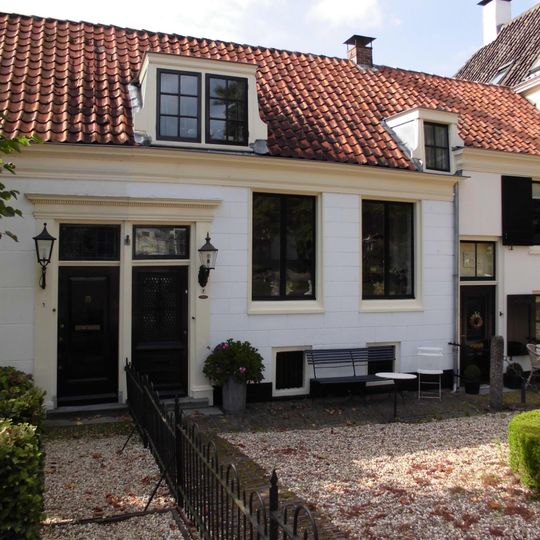 Pand van monumentale waarde, onderdeel vormend van een waardevolle vechtwand