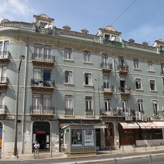 Edifício situado na Avenida do Almirante Reis, 1 a 1-C, tornejando para a Rua Nova do Desterro, 2 e 2-A