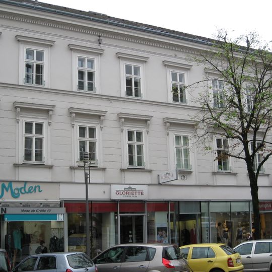 Bürgerhaus mit Stadtmauer