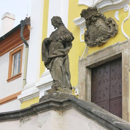 Socha svatého Josefa na schodišti ke kostelu svaté Rodiny a svaté Alžběty v Kadani