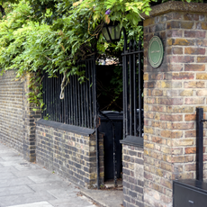 Forcourt Railings And Gate To Lamb's Cottage